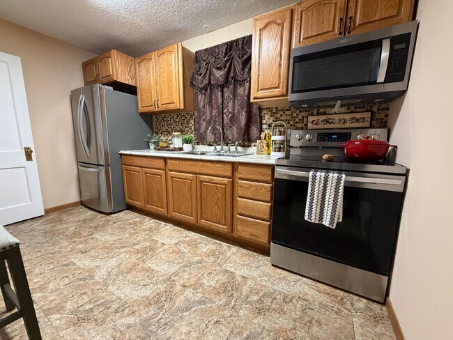 Building Photo - 3 bed, 1 bath home in Evansdale.