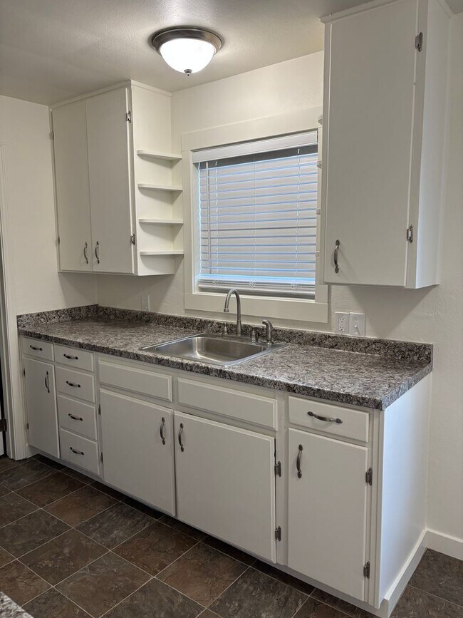 Building Photo - Adorable Renovated Single Family Home READY NOW