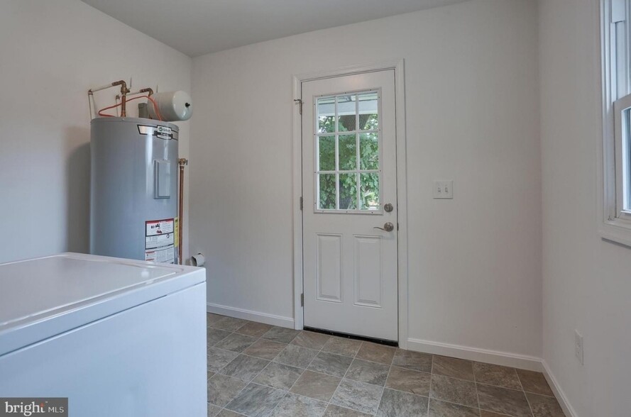 Laundry room - 3917 N 6th St