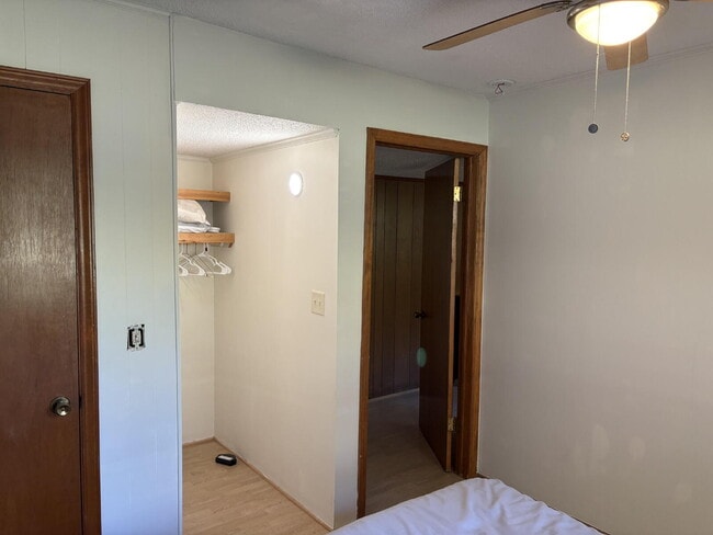 Building Photo - Great One Bedroom Furnished Apartment in H...