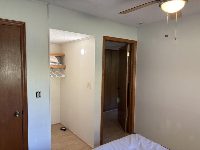 Building Photo - Great One Bedroom Furnished in Hendersonville
