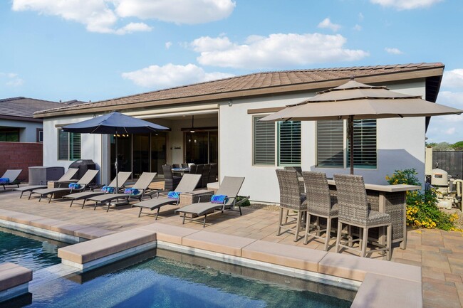 Building Photo - 51725 Pinnacle Vis Dr