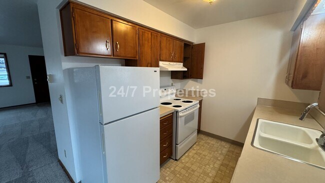 Building Photo - Charming 2BD/1BA with Patio  - Milwaukie