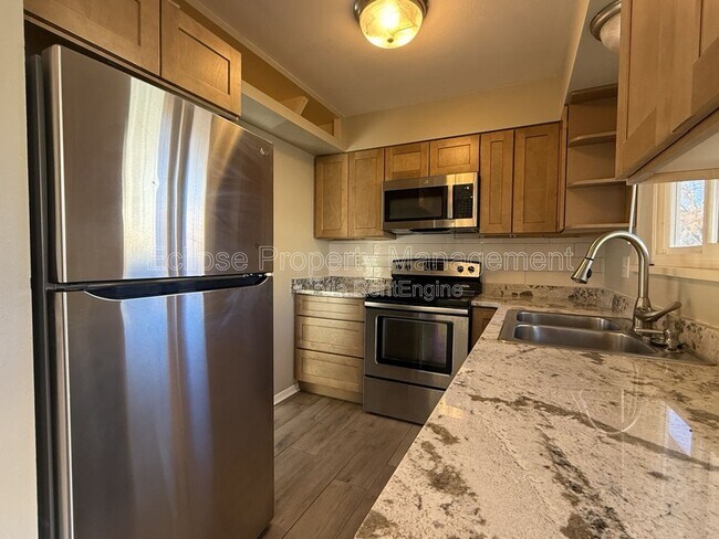 Building Photo - 2810 Bookcliff Ave