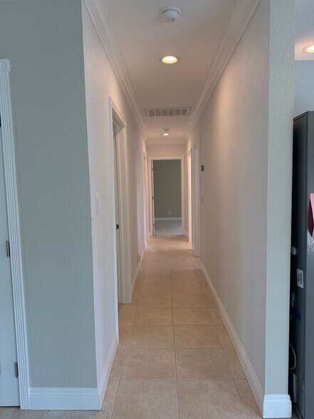 Building Photo - 3149 Rogers Ave