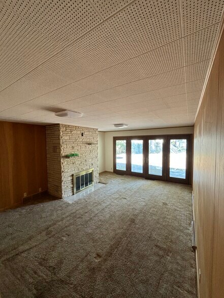 Dining Area or Secondary Living Space - 815 E 6th St