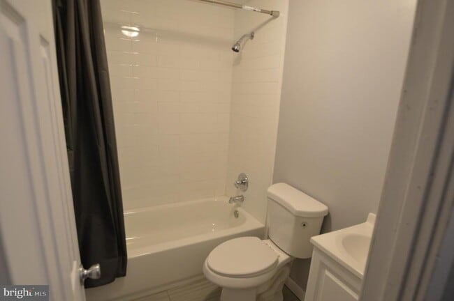 Building Photo - 428 Dickinson St