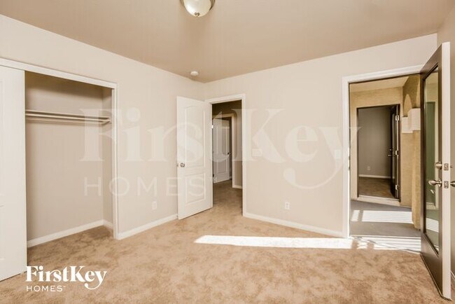 Building Photo - 10550 W Gilmore Ave
