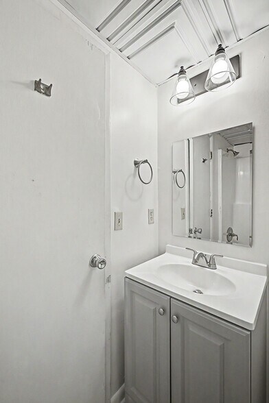 Building Photo - 3529 Trimble Rd