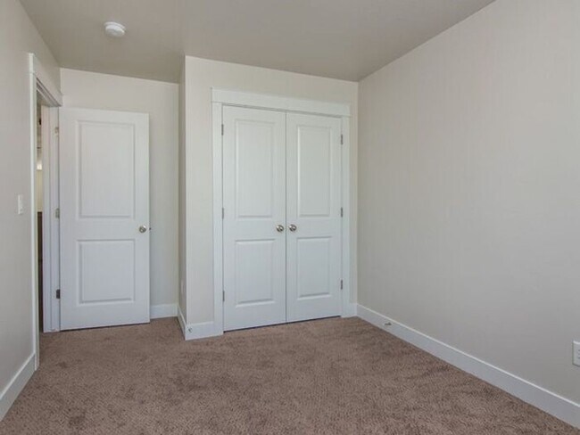 Building Photo - North Salt Lake 3 bed, 2.5 bath, Garage