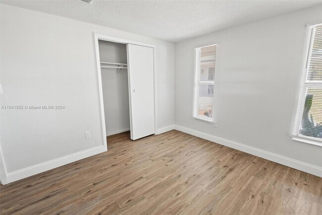 Building Photo - 101 Jasmine Ct