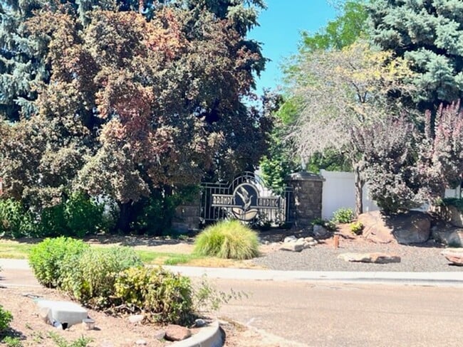Building Photo - 8137 Waterfowl Ave