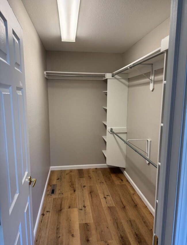 Building Photo - 806 S Sunny Ln