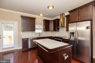 Building Photo - 427 Woodcrest Dr SE