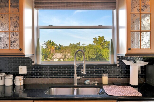 Building Photo - 28 Michiana Dr