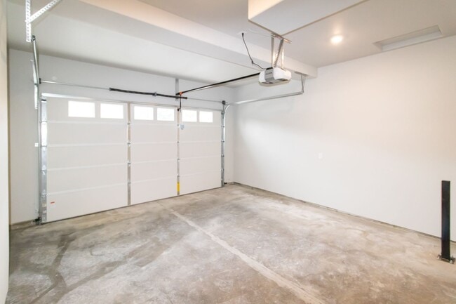 Building Photo - BondurantT