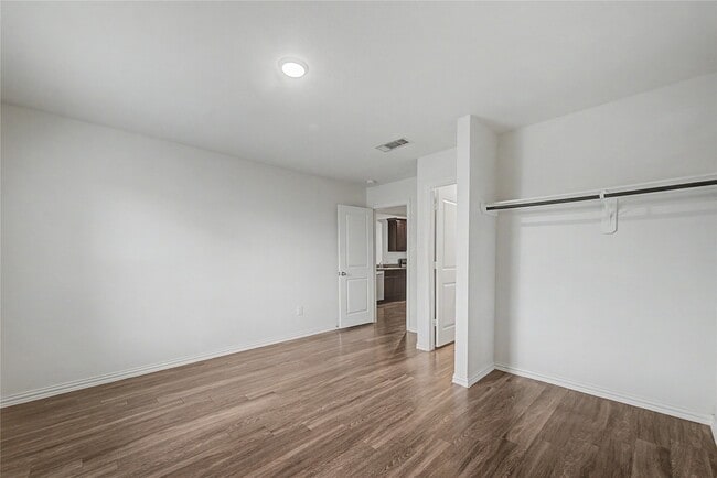 Building Photo - 5409 Nielan St