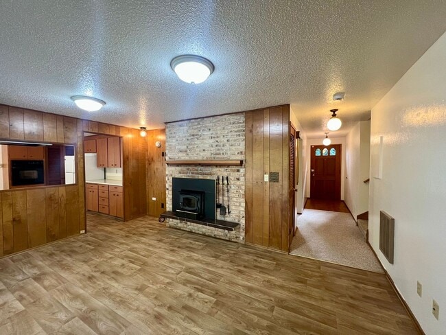 Building Photo - West Olympia Tri-Level Home