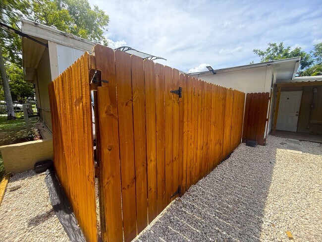Building Photo - 8239 Suncoast Dr