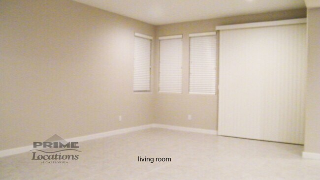 Building Photo - 4844 Holden Dr