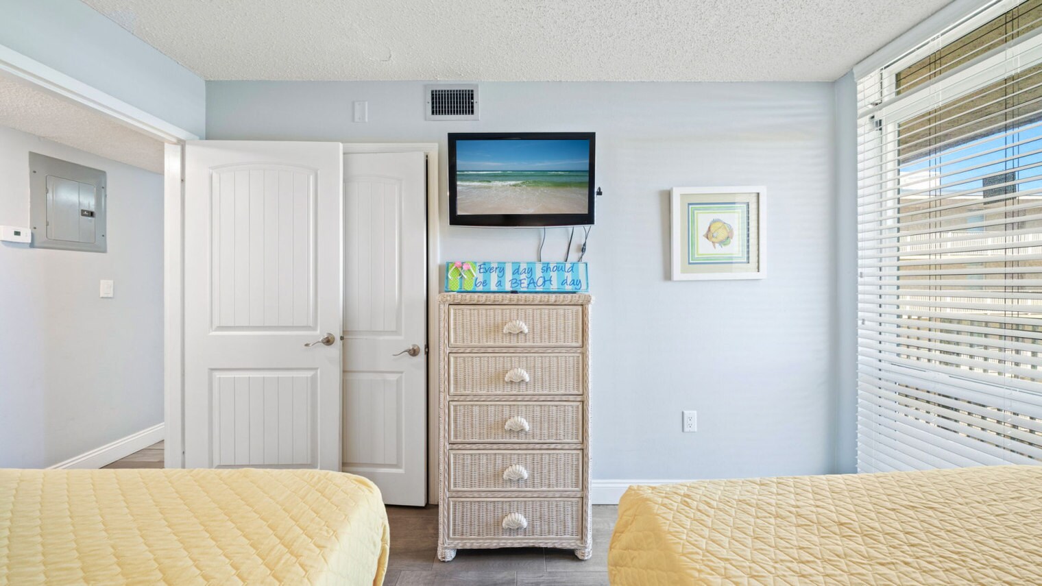 Building Photo - 7205 Thomas Dr