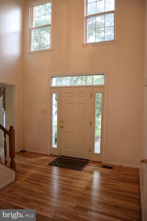 Building Photo - 16 Grantchester Pl