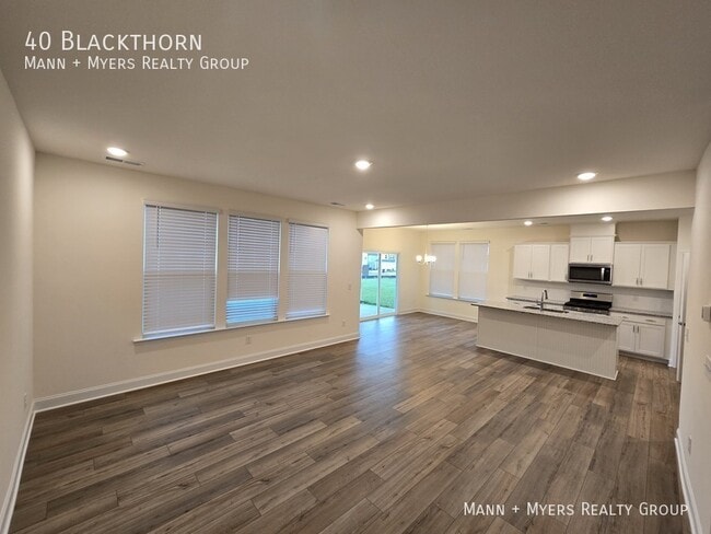 Building Photo - 40 Blackthorn-