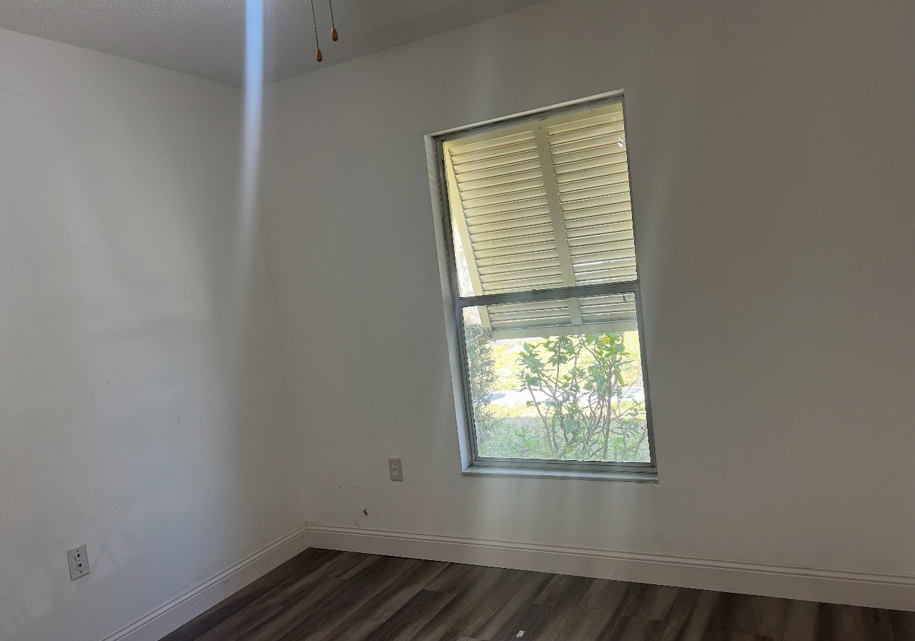 Building Photo - 5310 Royal Palm Ave