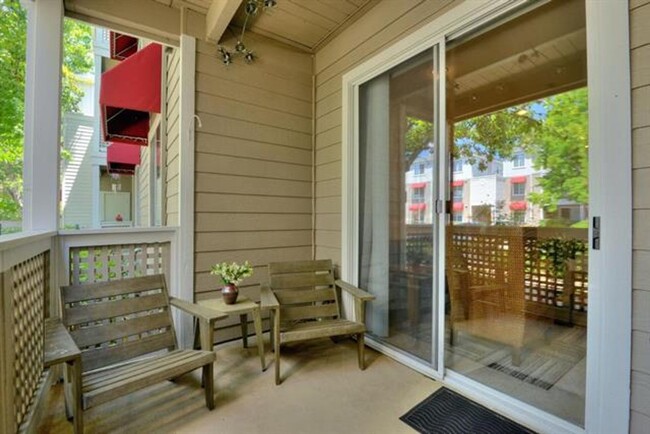 Building Photo - 2-Bedroom Condo in Prime Sunnyvale Locatio...