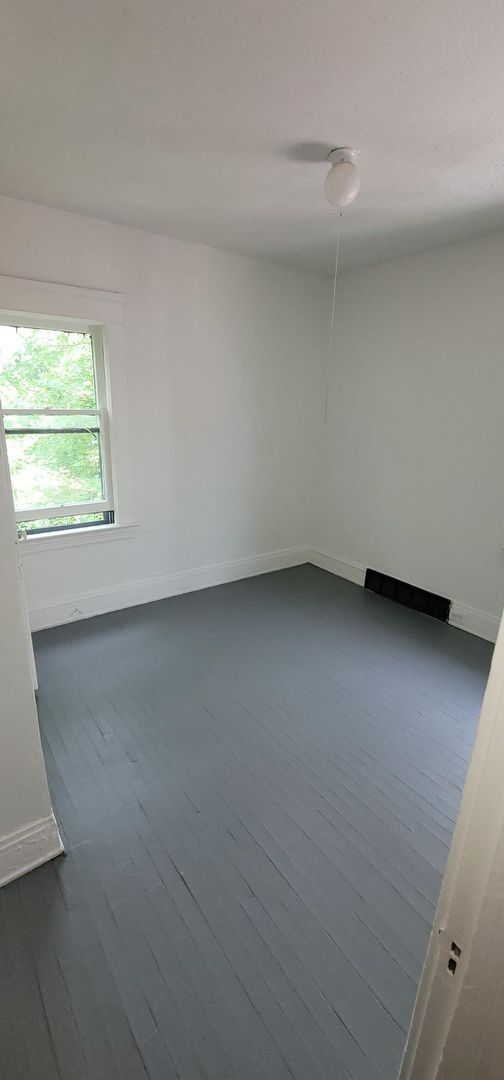 Building Photo - 626 E 130th St