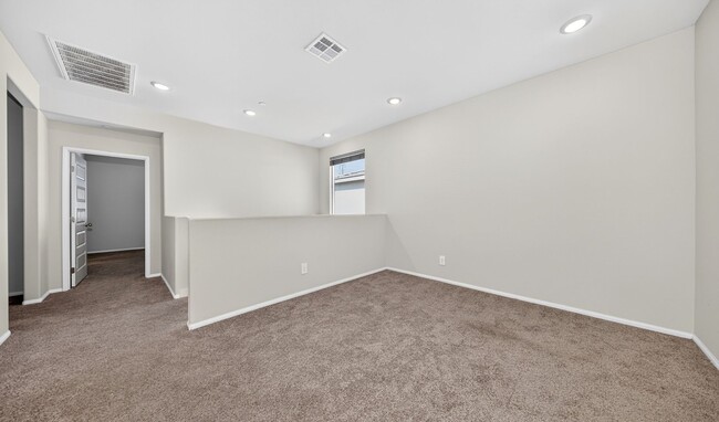 Building Photo - 1037 Yuzu Wy