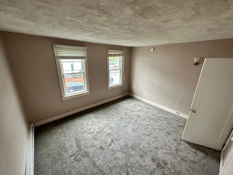 Building Photo - 68 W Center St