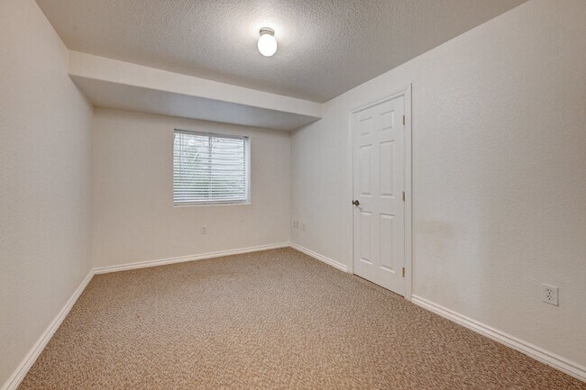 Building Photo - $3,895.00 - 5 Bedrooms, 4 Bathrooms, Single Family Home in Highlands Ranch with Fenced Yard!