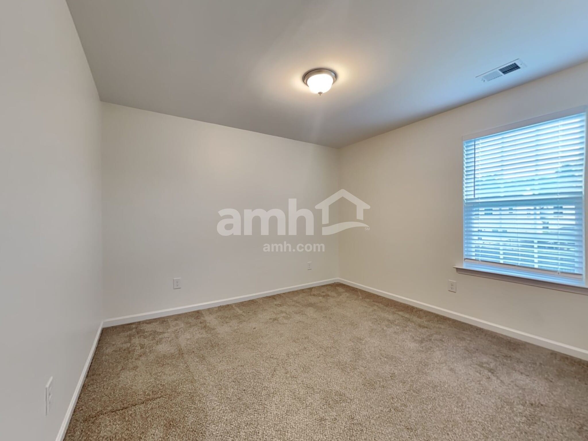 Building Photo - 636 Redbud Ln