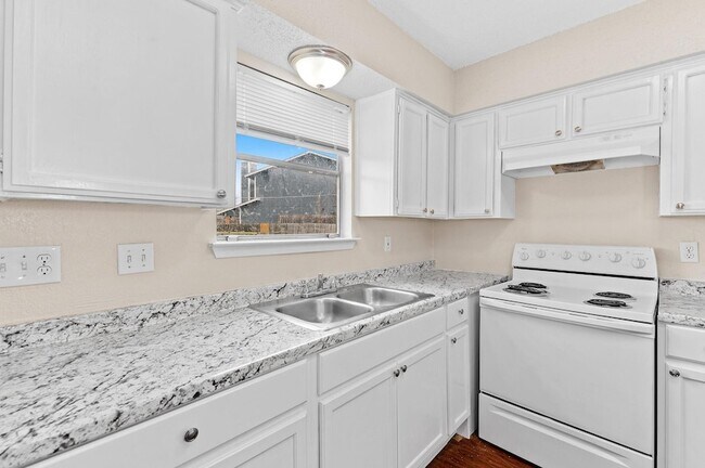 Building Photo - 8412 Garcreek Cir