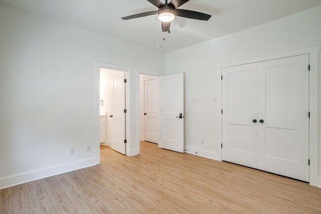 Building Photo - 2347 Benbrook Blvd