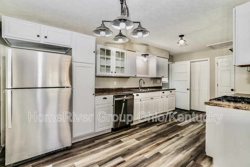 Building Photo - 2921 Garey Ln