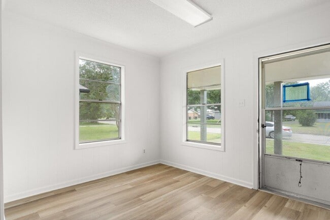 Building Photo - 610 Mcnabb St