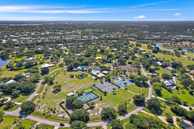 Building Photo - 2711 SW Egret Pond Cir