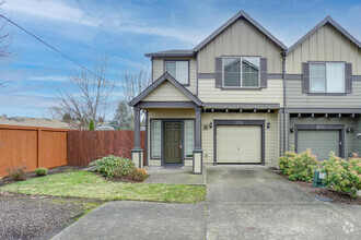 Building Photo - THREE BEDROOM TOWNHOME IN HAZEL DELL