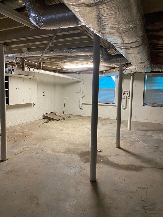 Building Photo - 2625 Sunny Ln SE