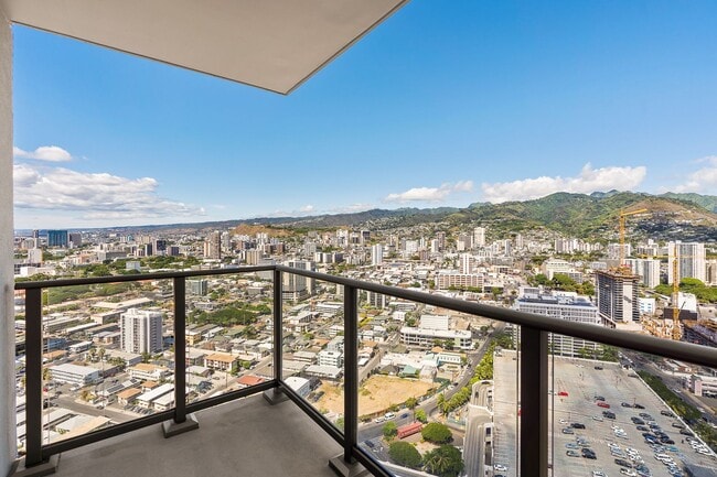 Building Photo - High-Floor Corner 2BR/2BA/2PK | Floor-to-C...