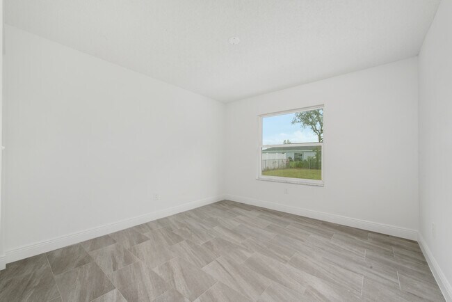 Building Photo - 14107 SW 33rd Court Rd