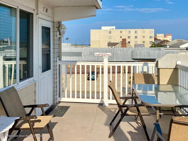 Building Photo - 1515 Boulevard