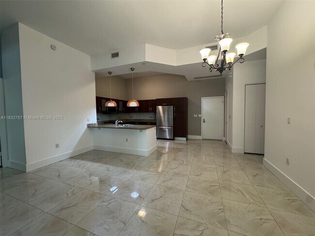 Building Photo - 20000 E Country Club Dr
