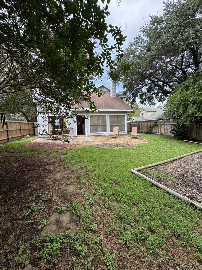 Building Photo - 13815 Stone Hollow