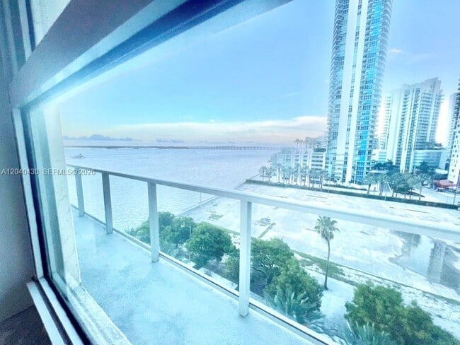 Building Photo - 1155 Brickell Bay Dr