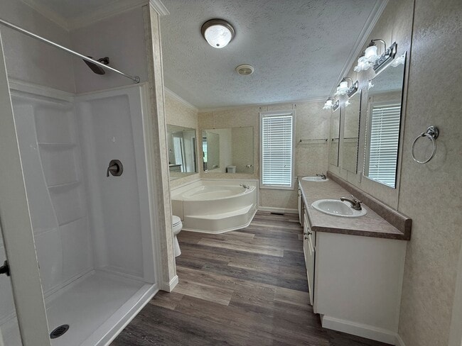 Primary En Suite Bathroom - 1336 Mars Evans City Rd