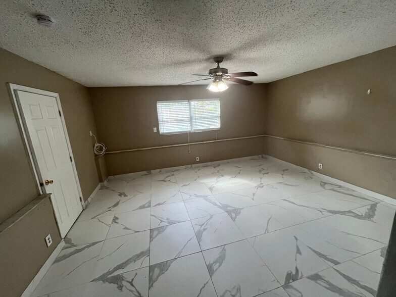 Building Photo - 6514 34th Ave N