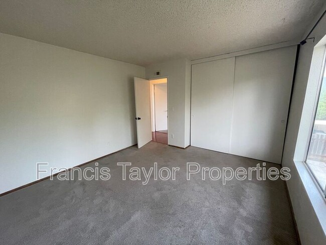 Building Photo - 13237 Sundance Ave